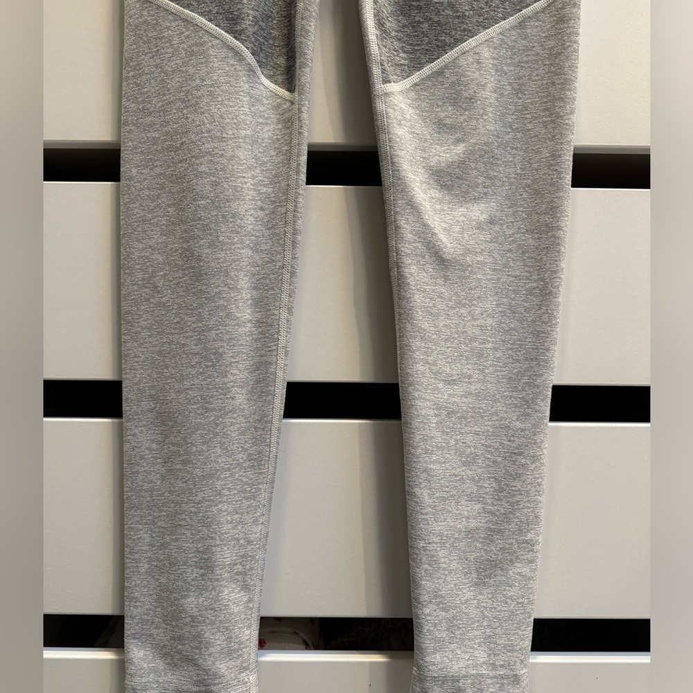 OUTDOOR VOICES Space Dye Two Toned Gray 3/4 Length Legging Size Medium - Picture 4 of 9